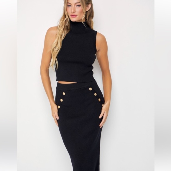 Elegant Black Skirt Set - Picture 2 of 4